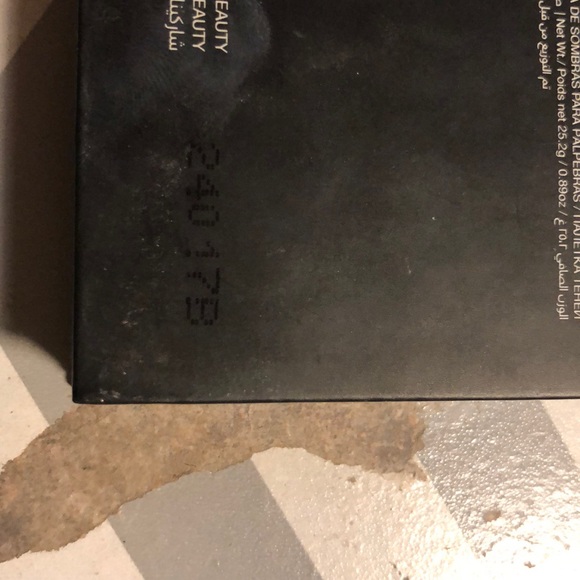 Desert Dusk HUDA Beauty Eyeshadow Palette - Picture 4 of 4